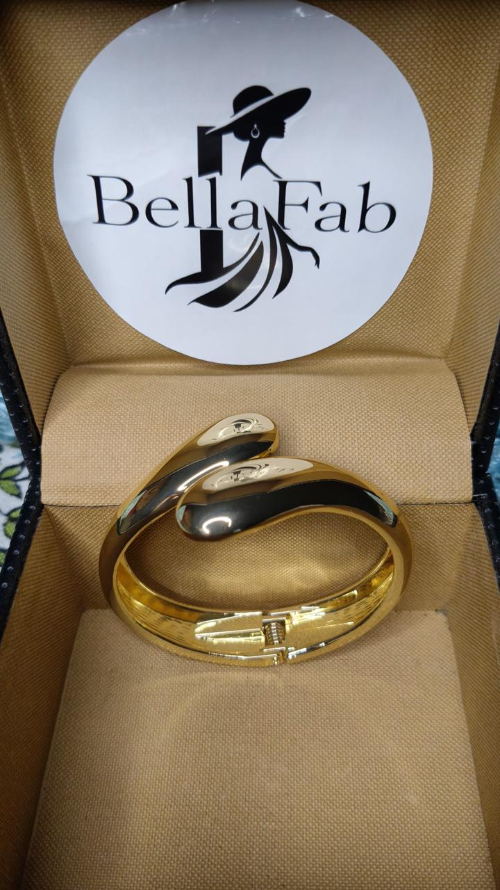 Golden Folding Kada  leaf design