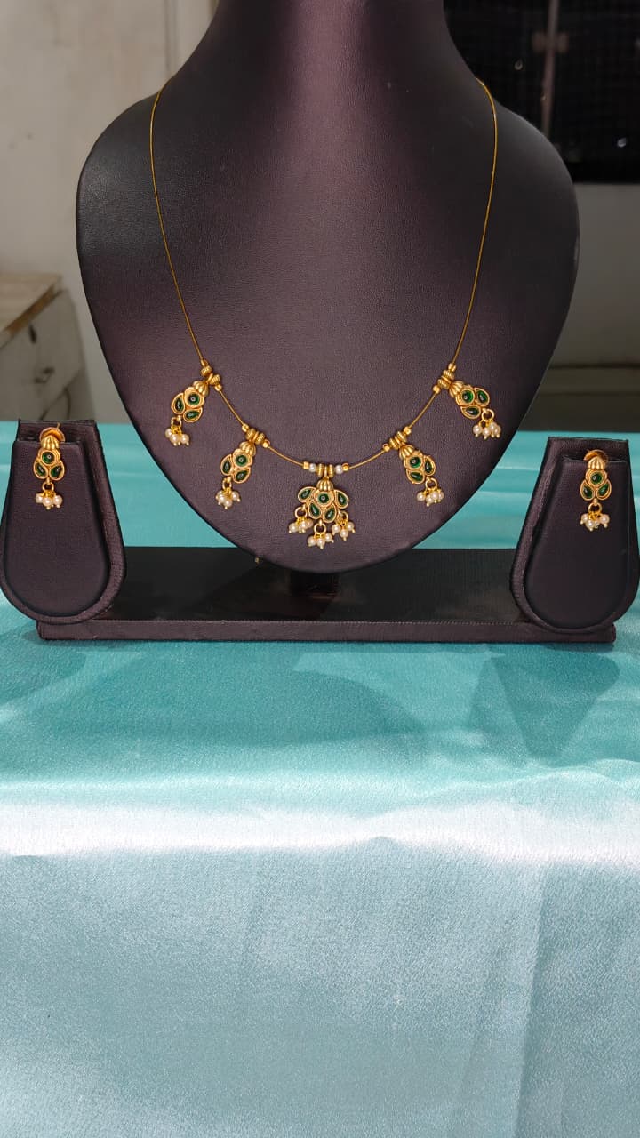 Invisible Necklace set five pendants Green Color